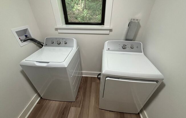 2 beds, 1 bath, 750 sqft, $1,999, Unit 5637 Hobart St.#23