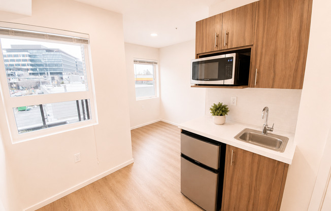 Studio, 1 bath, 175 sqft, $999, Unit 215