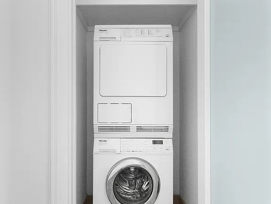 1 bed, 1 bath, $5,500, Unit 15A