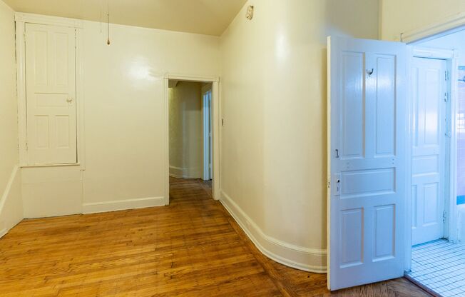 2 beds, 1 bath, $1,200, Unit APARTMENT 1