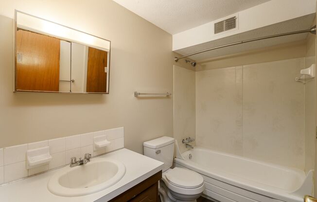 2 beds, 1.5 baths, $1,350, Unit 411 E Buttles Ave Apt. K