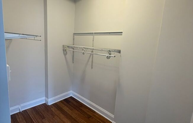 Studio, 1 bath, 300 sqft, $1,095, Unit 408