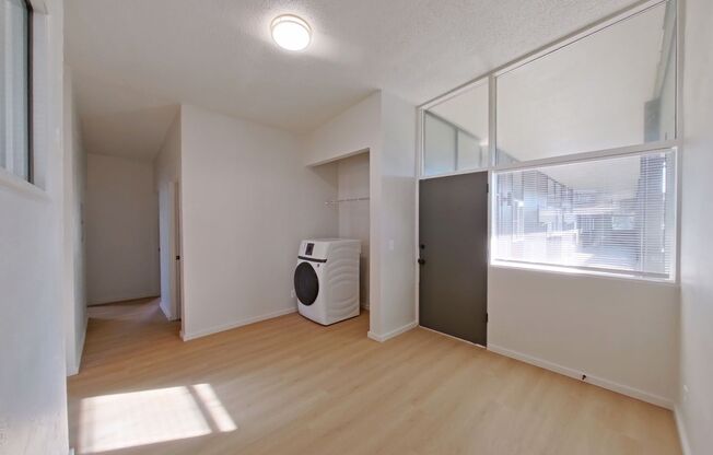 2 beds, 1 bath, 647 sqft, $1,660, Unit 29B