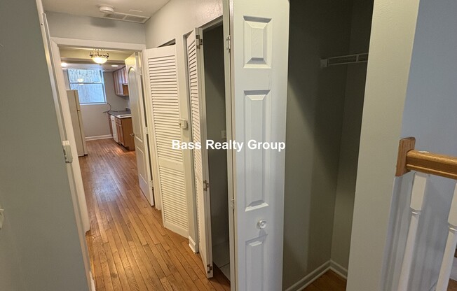 6968 N Greenview Ave