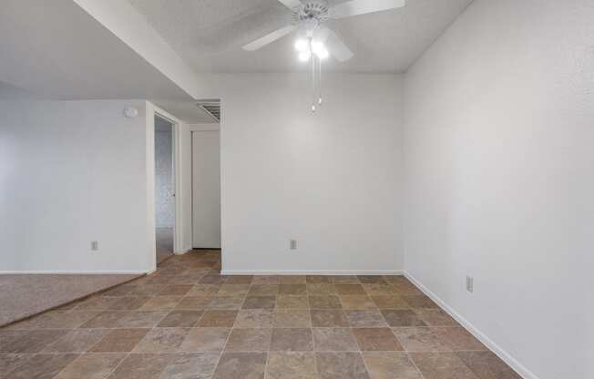 Dining area at Townhomes on the Park Apartments in Phoenix AZ Nov 2020 (2)