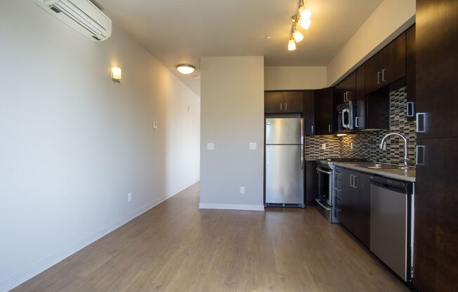 1 bed, 1 bath, $1,375, Unit 410