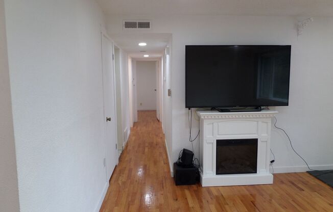 3 beds, 1 bath, $2,895