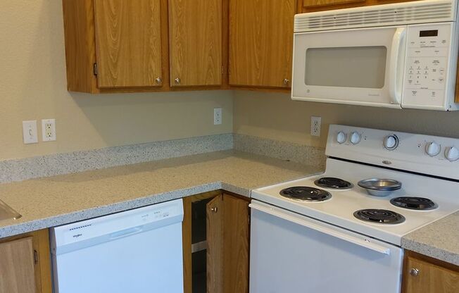 2 beds, 1 bath, 750 sqft, $1,375, Unit Bluff-6
