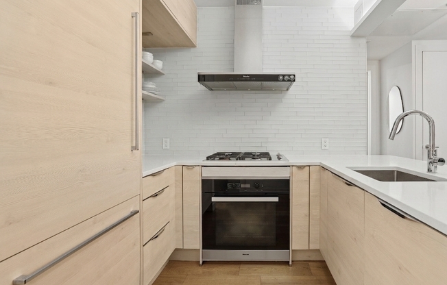 310 W 114 ST