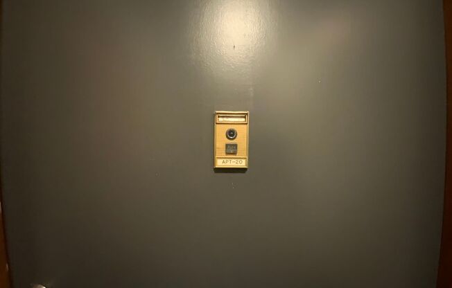 2 beds, 1 bath, 800 sqft, $1,000, Unit 20