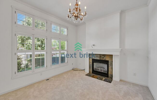 3 BEDS & 2.5 BATH Town house FOR RENT