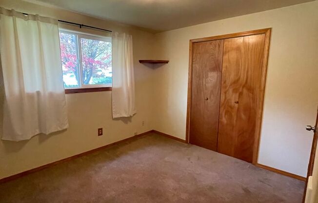 3 beds, 1 bath, $2,000