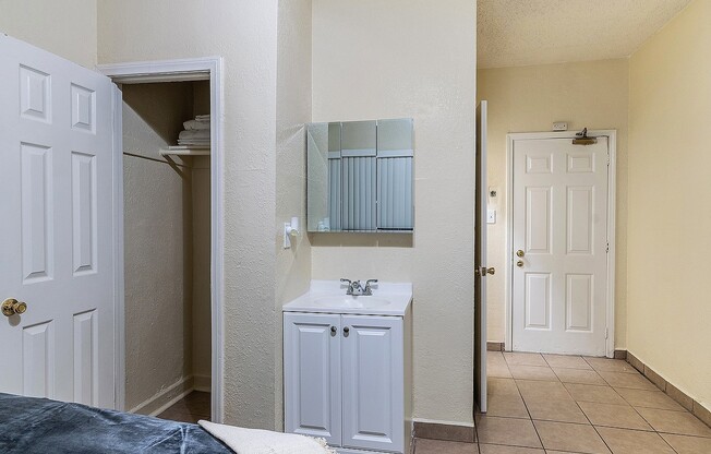 Studio, 1 bath, 121 sqft, $1,095.42, Unit 102
