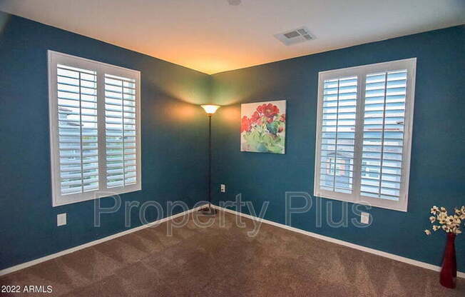 2362 E HUNTINGTON DR