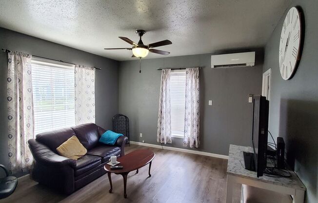 Pet Friendly 3 Bedroom with RV Parking, Close to Downtown Albany!