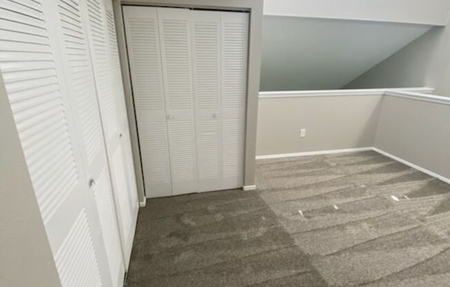 2 beds, 1 bath, 1,105 sqft, $875, Unit 2703-304