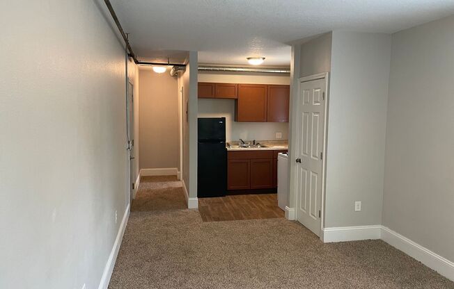 Studio, 1 bath, 400 sqft, $625, Unit Unit 413