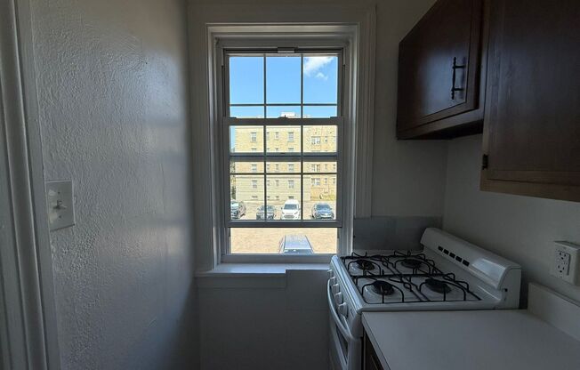 Studio, 1 bath, 308 sqft, $1,200, Unit Bayard Manor 105