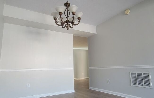 4 bedroom 2.5 bathroom townhouse