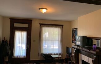 3 beds, 1 bath, $1,575, Unit 113 E Blake Ave