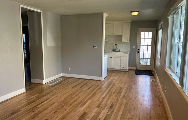Bright & Beautiful Close-In SE Portland/Sellwood Duplex Most Utilities Included!