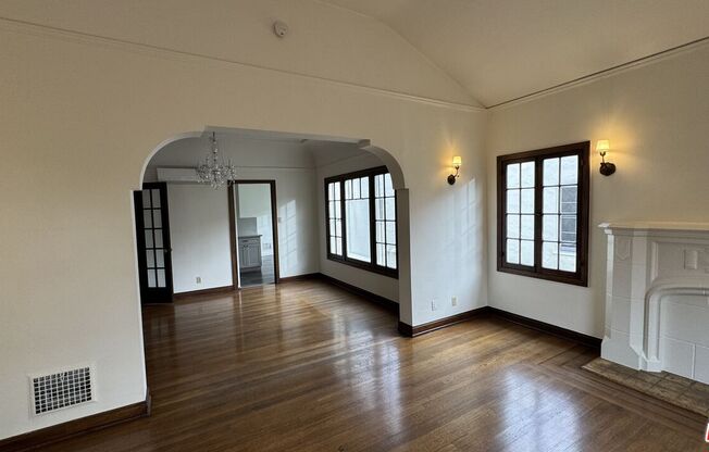 326 1/2 N SYCAMORE AVE