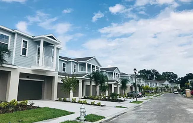 Spacious 3-Bedroom Townhouse in Grandview at Lake Wildmere