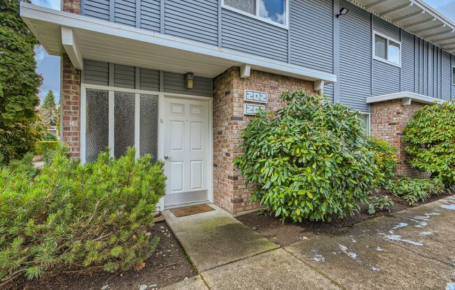 Fabulous Top Floor End Unit 1 Bed 1 Bath Newport Hills Condo!