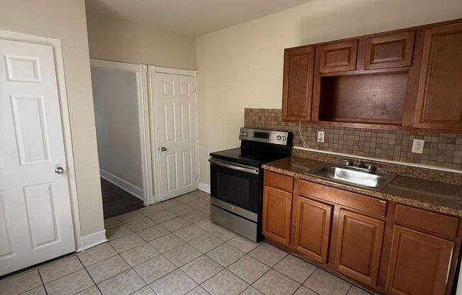 3 BED 1.5 BATH HOME FOR RENT.