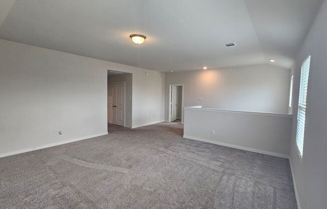 Spacious Ventana Home with all appliances!