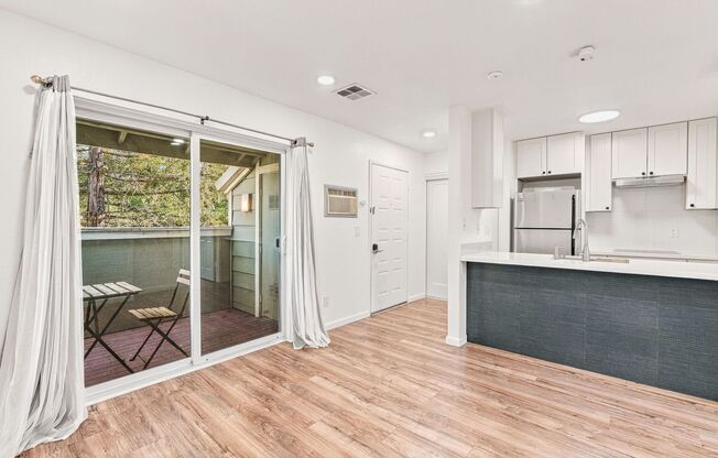 Updated 1-Bedroom Condo with Private Balcony and Garage