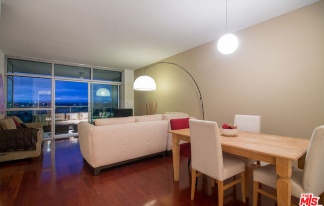 1 bed, 1.5 baths, 959 sqft, $4,495, Unit 719