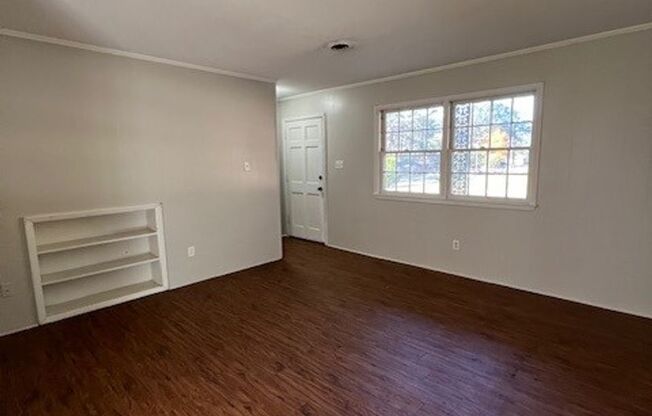 2 beds, 1 bath, $930