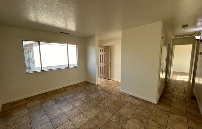 2 beds, 1 bath, $1,295, Unit 884 E Samoa