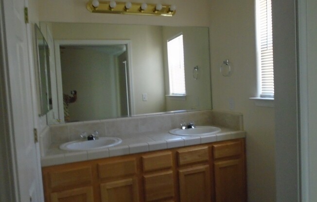 NEAR SEVEN OAKS! SPECIAL $2897.50 MOVES YOU IN!!!!!!