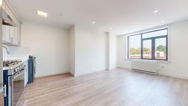 1 bed, 1 bath, 600 sqft, $2,700, Unit 4G