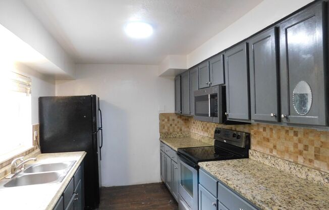 2 beds, 1 bath, 835 sqft, $1,800, Unit Unit 1