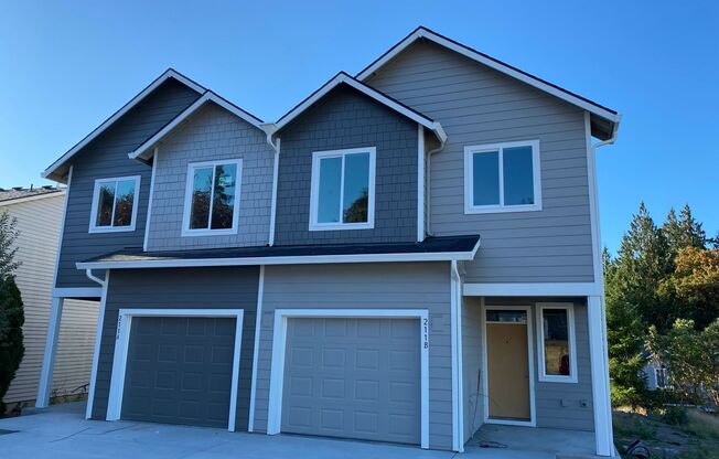LIKE NEW Kalama Townhome for Lease - 211 Cloverdale Rd Unit A
