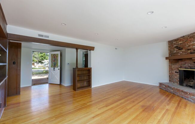 Charming Rustic 3BD/2BA Home in Peaceful Chatsworth