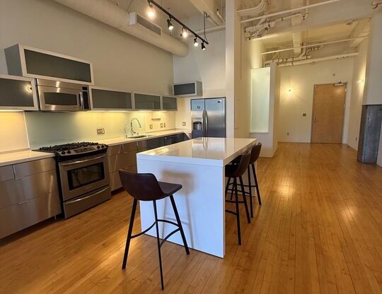 1 bed, 1 bath, 980 sqft, $3,400, Unit 114