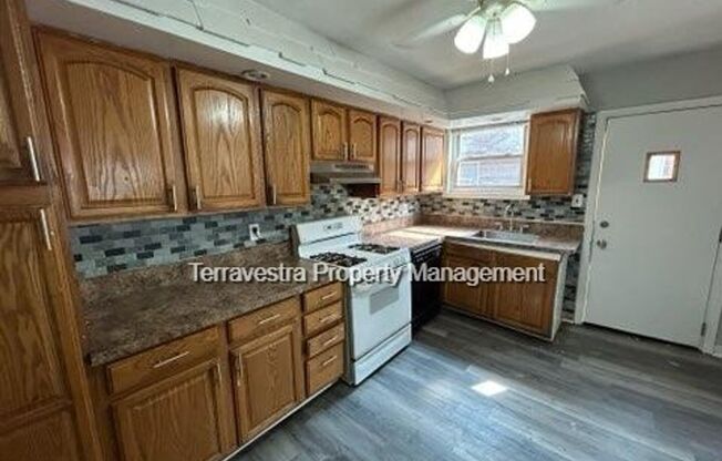 2 beds, 1 bath, $1,450