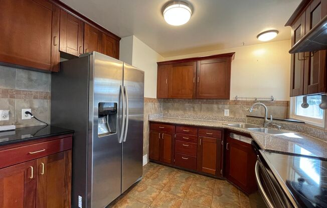SE Home with Large Backyard, Bonus Room with Loft and Washer & Dryer Included!