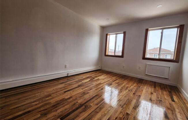 3 beds, 2 baths, 925 sqft, $3,250, Unit 2
