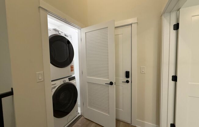 1 bed, 1.5 baths, 689 sqft, $3,375, Unit 202