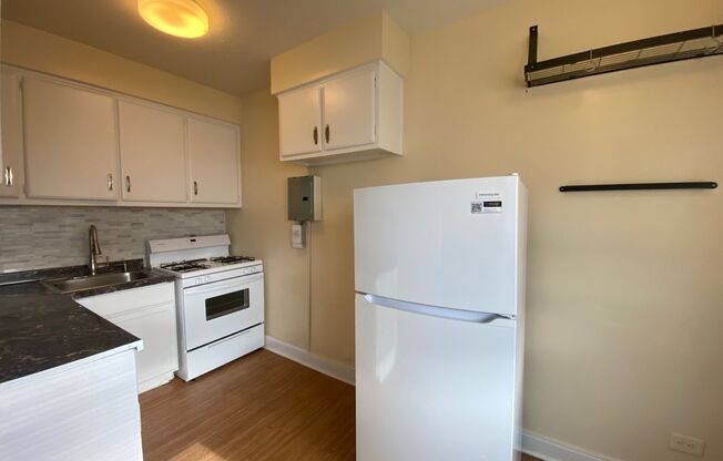 2 beds, 1 bath, 616 sqft, $1,250, Unit 0908