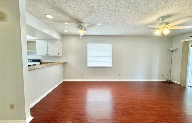 2 beds, 1 bath, 800 sqft, $1,350, Unit 5615