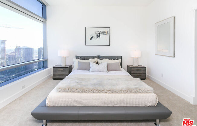 1 bed, 2 baths, 1,000 sqft, $5,999, Unit 31E