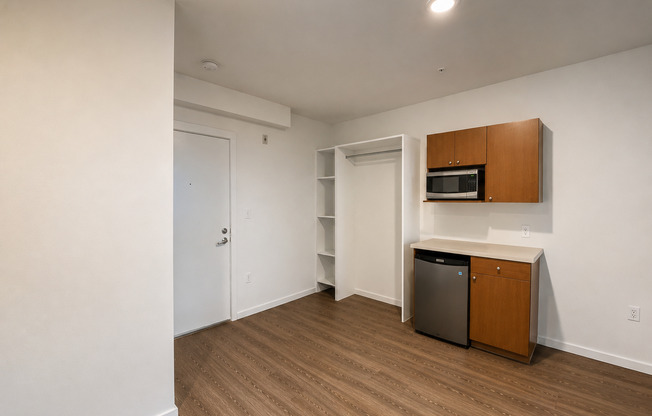 Studio, 1 bath, 176 sqft, $1,195, Unit 4105