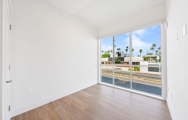3 beds, 2 baths, 1,015 sqft, $5,400, Unit 202