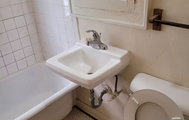 Studio, 1 bath, $775, Unit 205